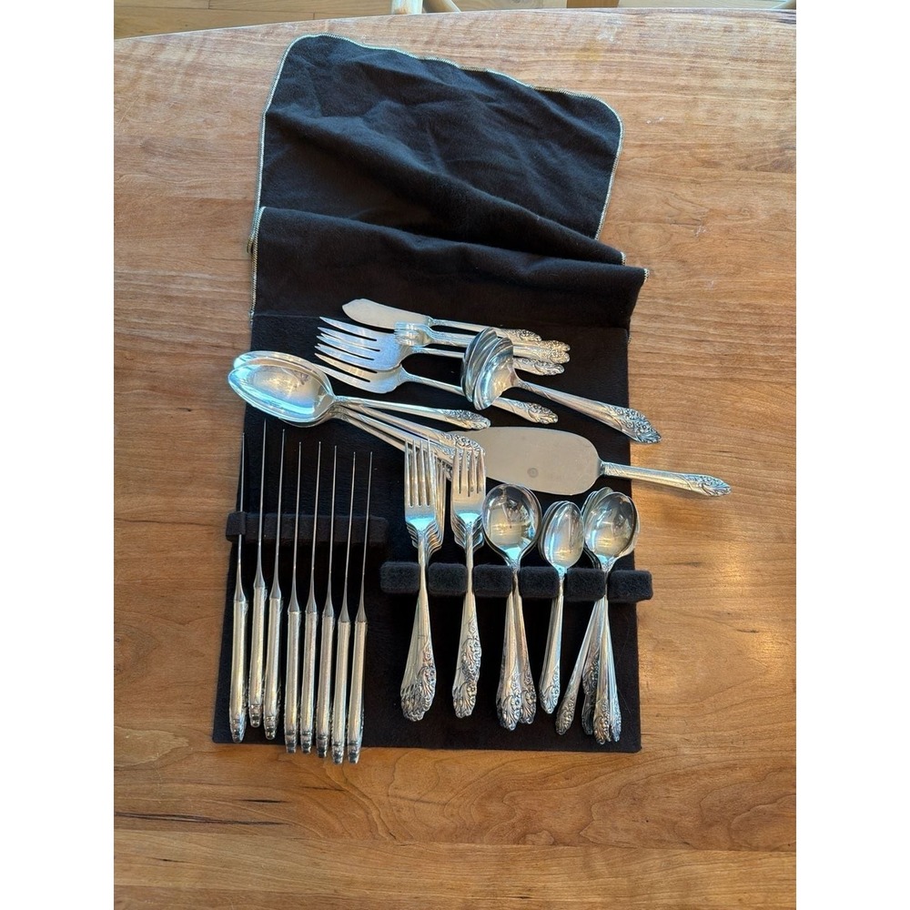 Vintage Oneida Community Silverplate Flatware Set, Evening Star Pattern with Ser
